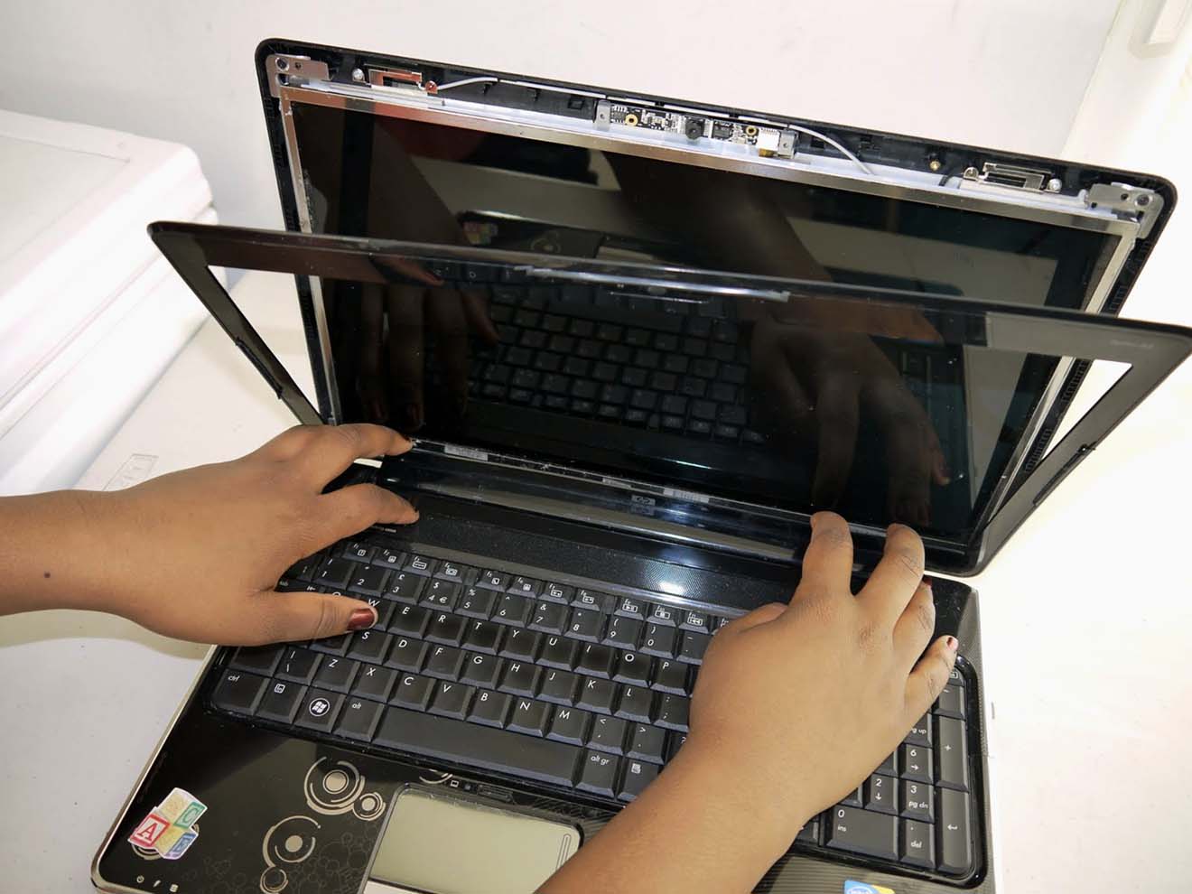 Замена экрана ноутбука HP в Саранске